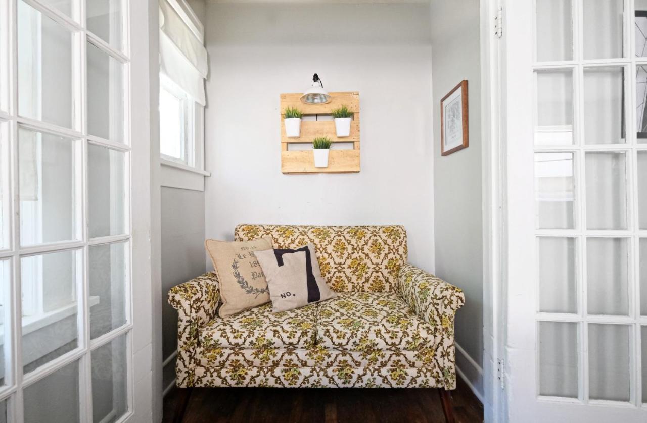 Urban Convenience Studio Flat Dallas Luaran gambar