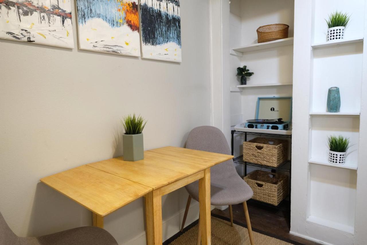 Urban Convenience Studio Flat Dallas Luaran gambar